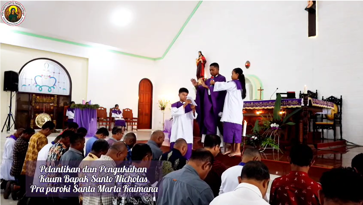 Prosesi Pengukuhan Pengurus Baru dalam Misa Kudus
