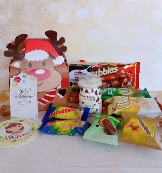 Pembagian Bingkisan Natal