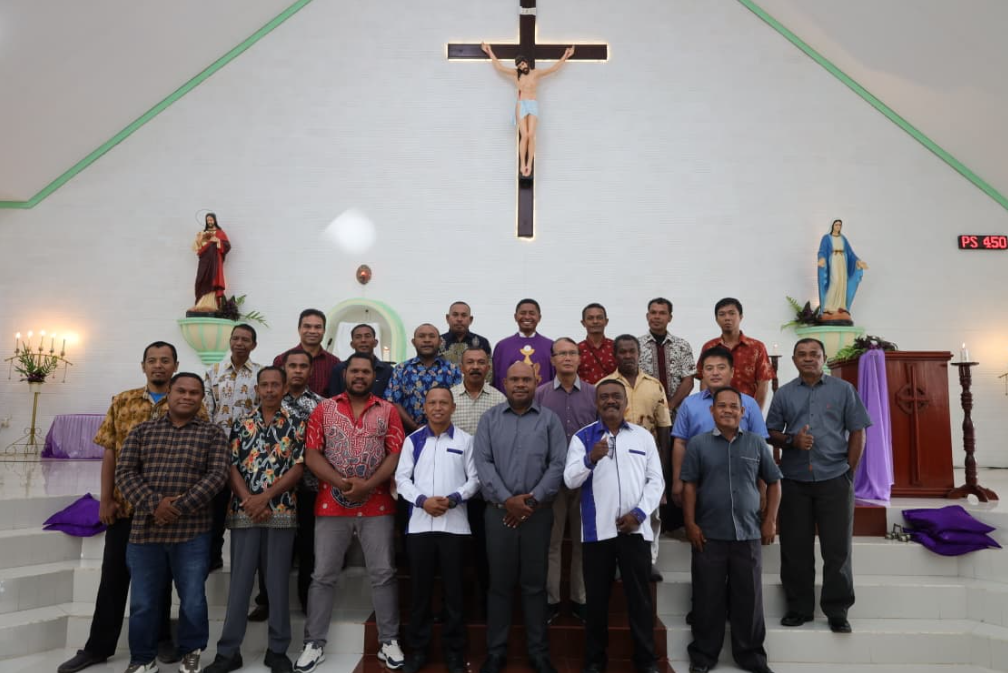 Sesi Foto Bersama Pengurus dan Anggota Kaum Bapak Santo Nicholas