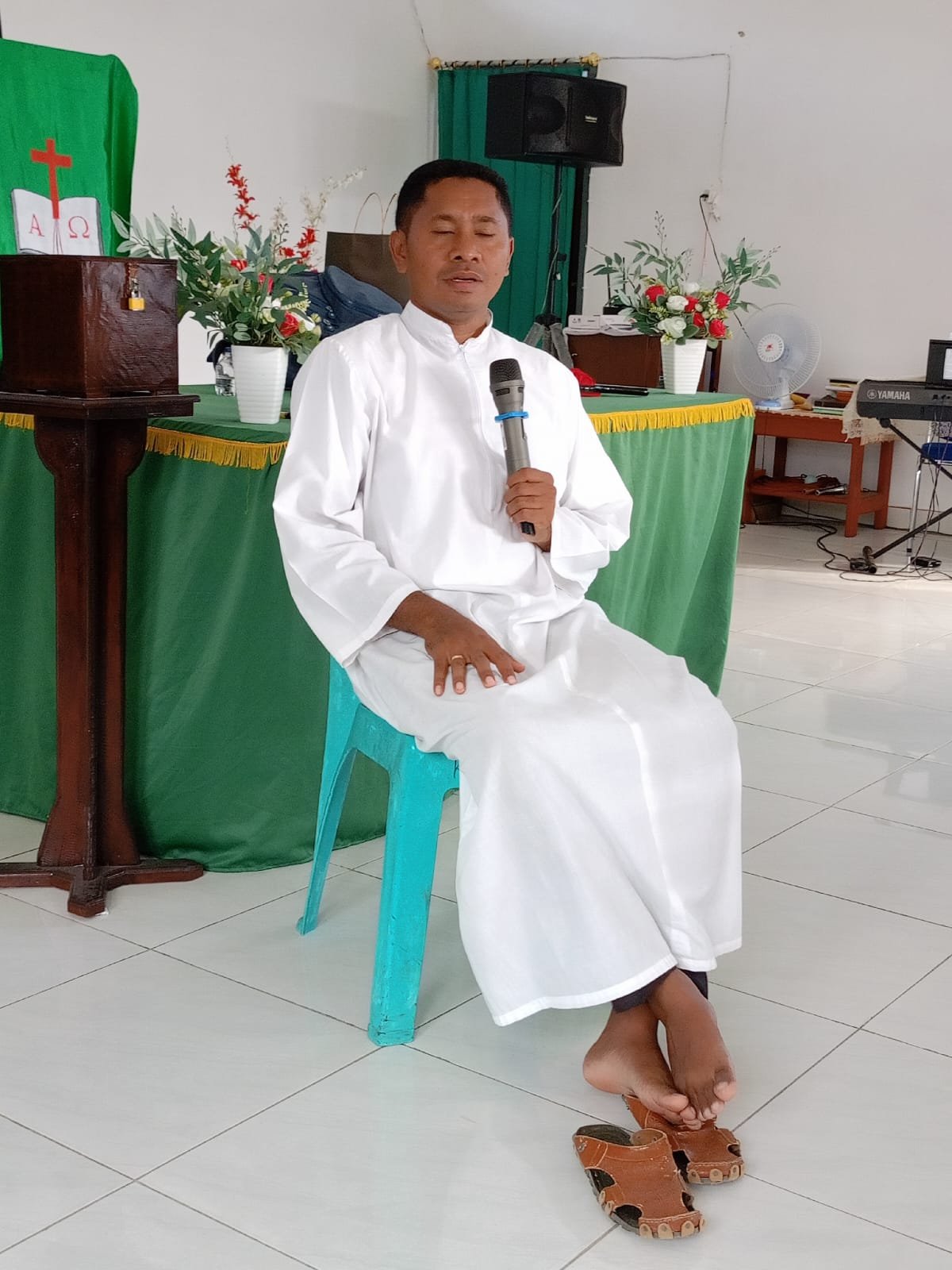 Romo Fan memberikan homili